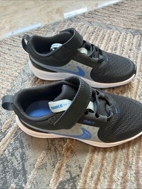 Nike 11.5 toddler *never worn* Black Sneakers with Blue Swoosh